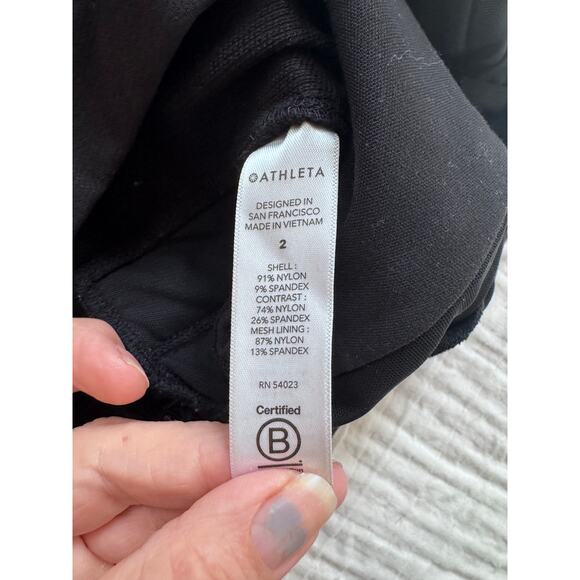 Athleta Headlands Hybrid cargo legging 
Tight sz 2 black - Picture 8 of 8